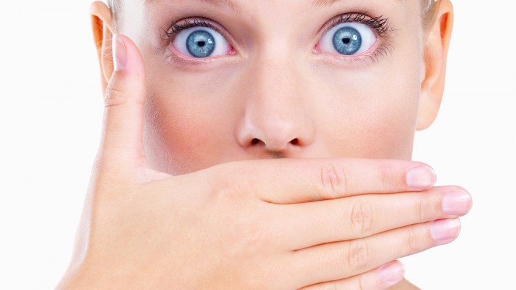 Vas muči slab ustni zadah? Naj vam pomagamo…